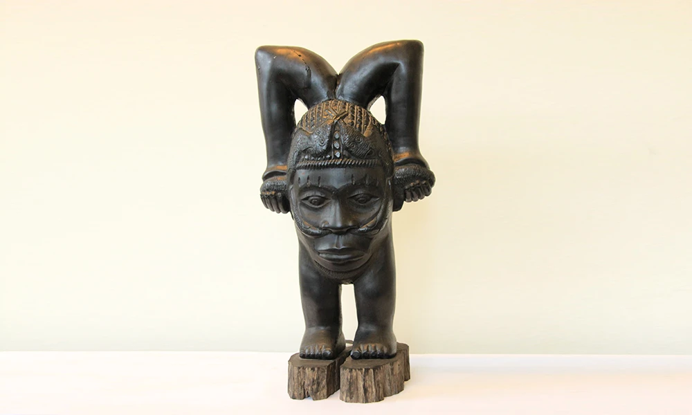 Ofu Niku Jughu (Botschafter des Todes) - von Chief Idah, Holzbildhauer des Königs von Benin (bis 1975 Dahomey).